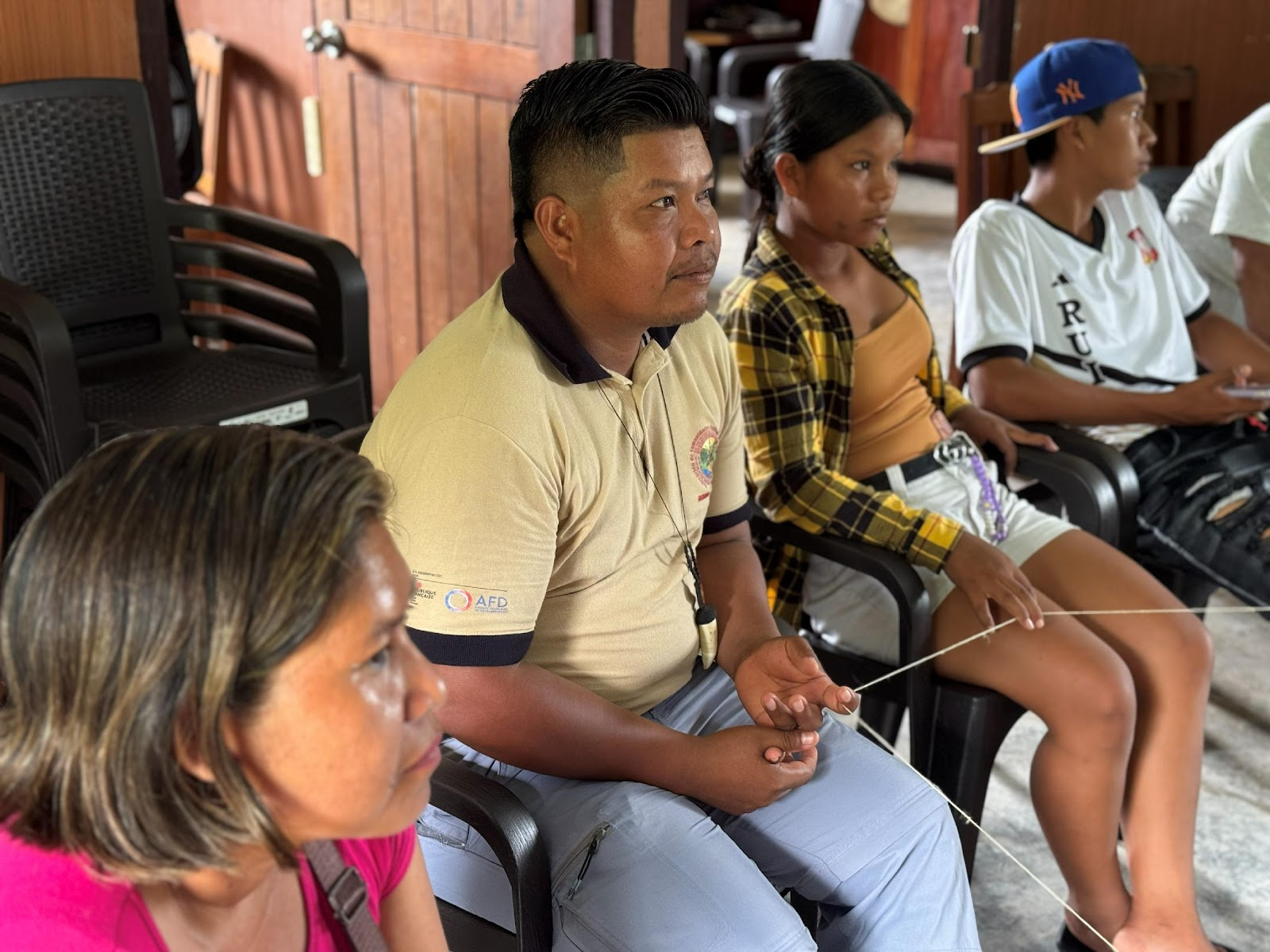 Un par de hombres sentados en una mesa

El contenido generado por IA puede ser incorrecto.