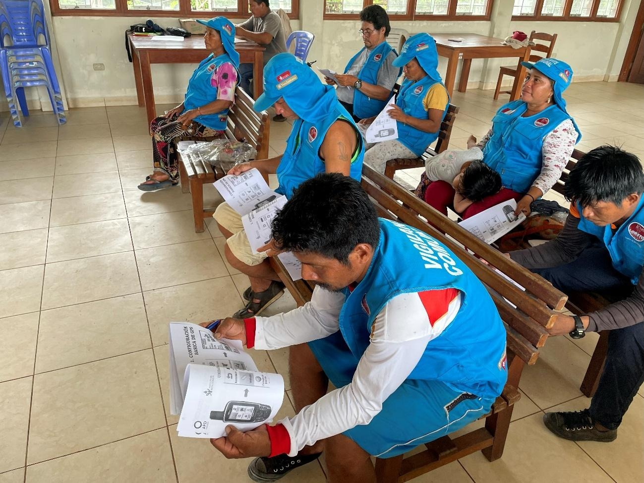 Imagen que contiene persona, interior, niño, tabla

El contenido generado por IA puede ser incorrecto.